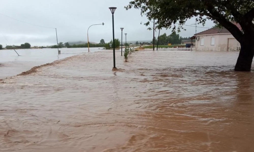 Φάρσαλα: Τεράστιες ζημιές στο Βασιλί - Σε οριακό σημείο τα ποτάμια στην Καρδίτσα